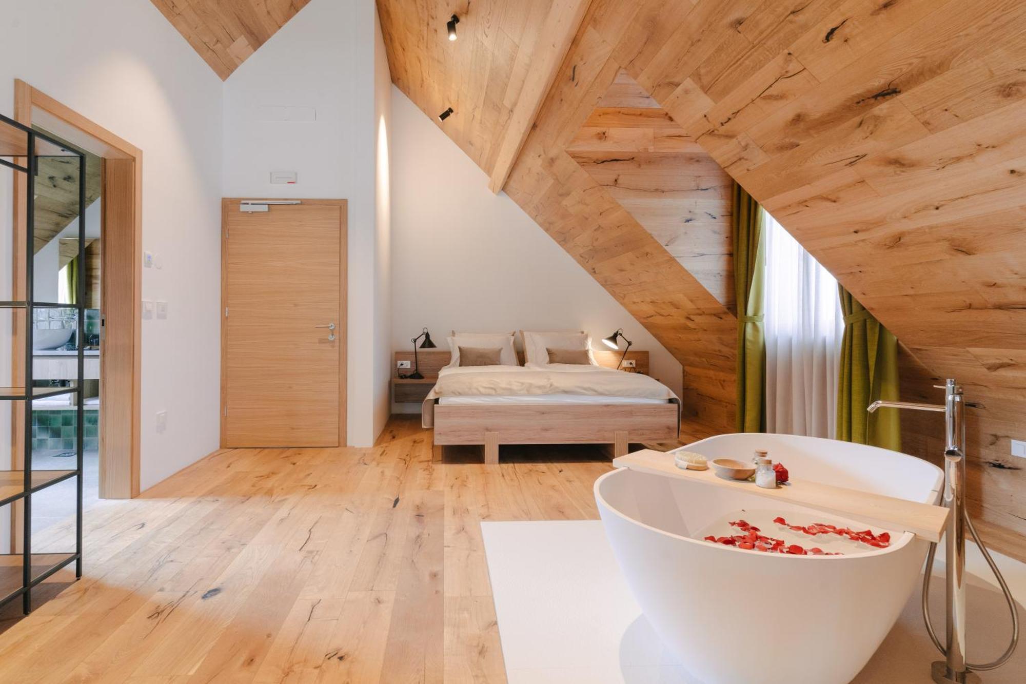Hotel Pira